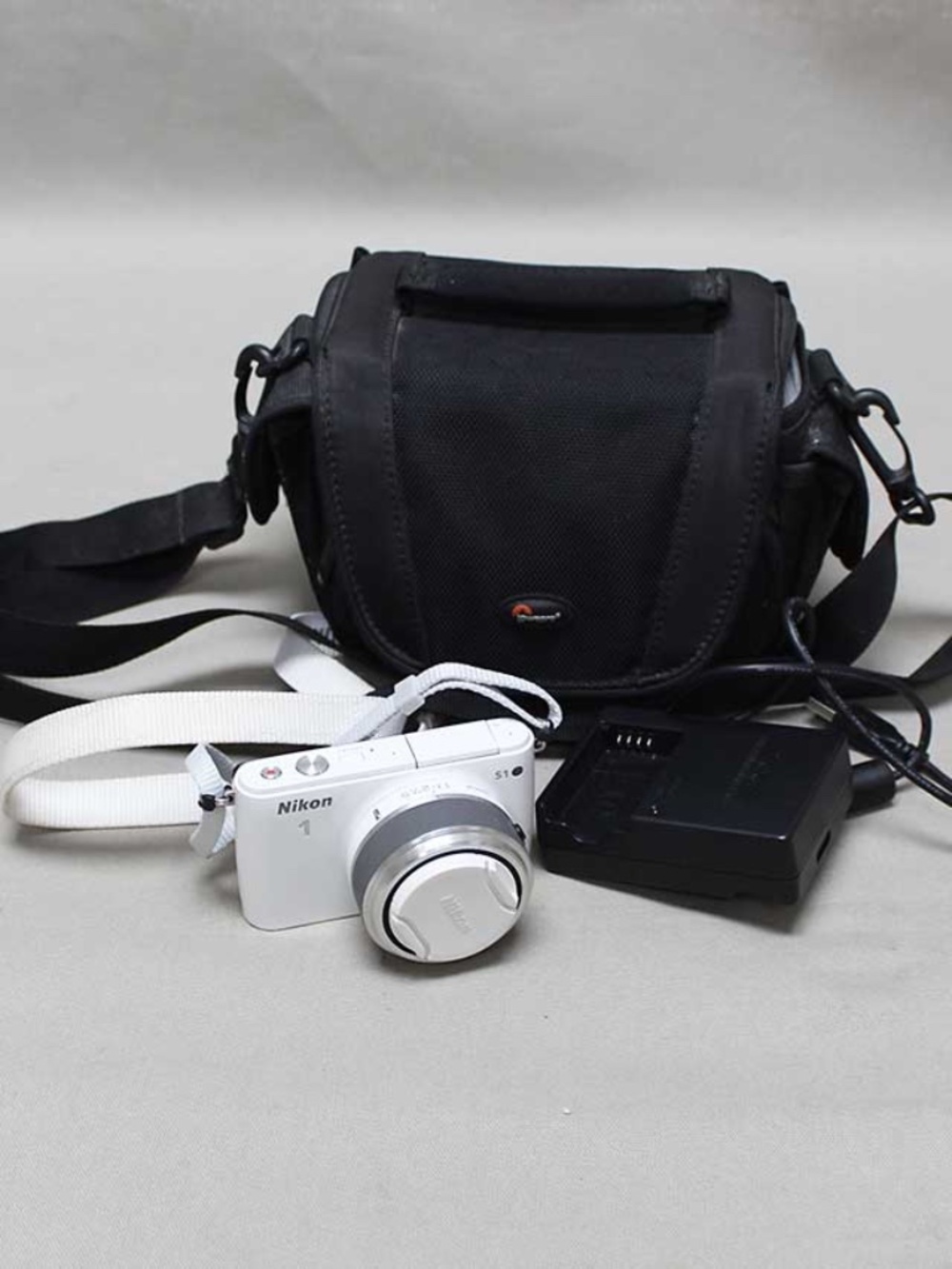 Nikon 1 S1 10.1MP Mirrorless Camera White 11-27.5mm Lens Charger Bag Tested
